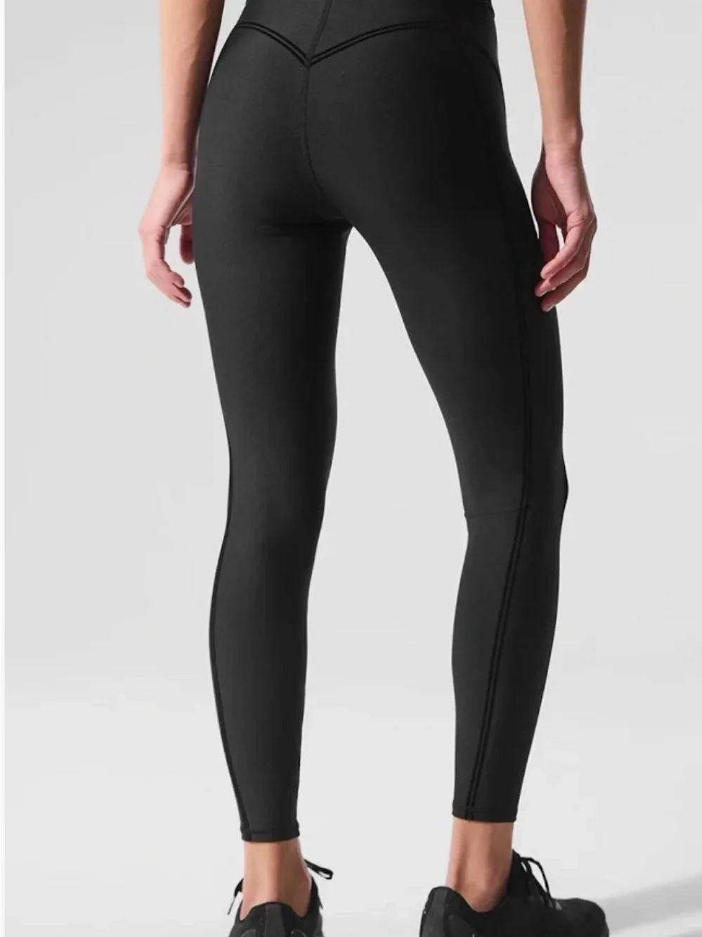 ALO Yoga Black Airlift Line Up Bra and Airlift Line Up Leggings